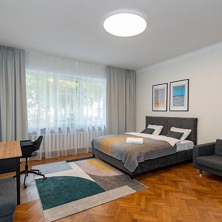 Downtown 4Bd Master Apartment By Hostlovers Kaunas Ngoại thất bức ảnh
