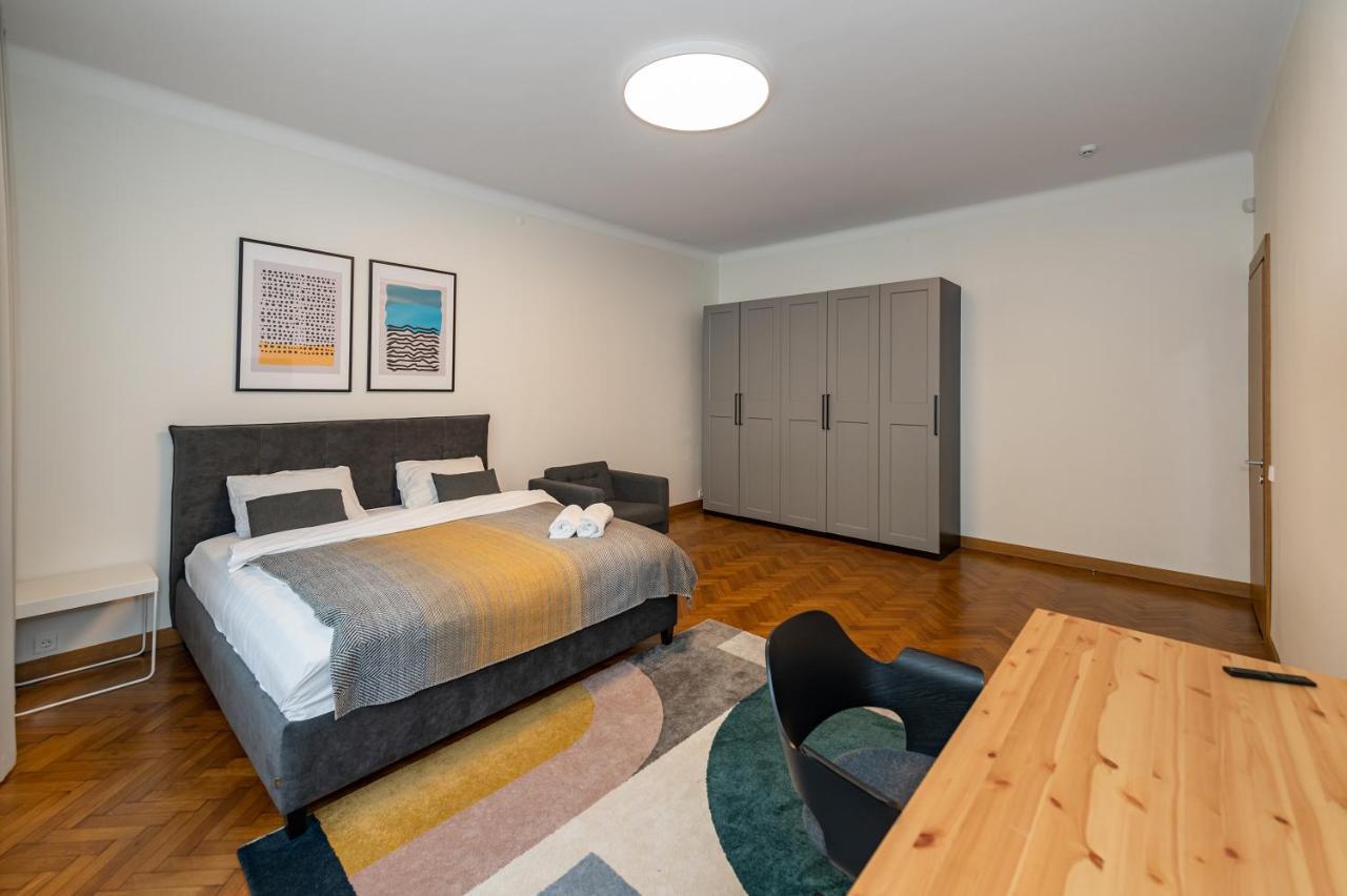 Downtown 4Bd Master Apartment By Hostlovers Kaunas Ngoại thất bức ảnh